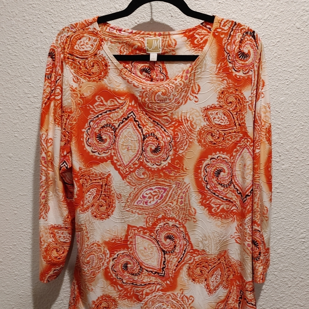 Cute orange paisley top by Alfani, L